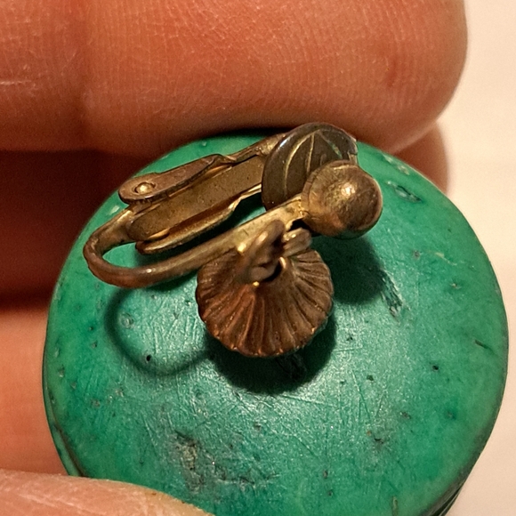 ⌛️ Vintage Earrings 12/6 - Picture 5 of 5